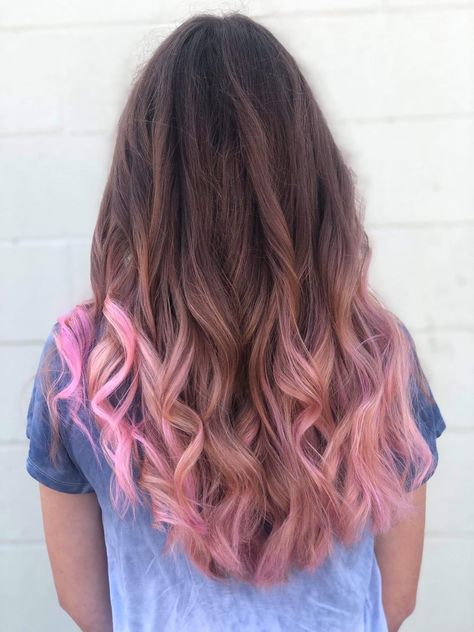 Pastel pink ombré Pink Hair Ends Brunette, Brown Hair Pink Ends, Dip Dye Hair Brown, Hair Color Dip Dye, Dyed Ends Of Hair, Pastel Pink Ombre, Dipped Hair, Hair Doos, Hair Dyed