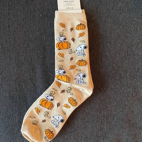 American Eagle Peanuts Fall Pumpkin Crew Socks 2024 Snoopy - One Size Socks NWT Peanuts Fall, Snoopy Characters, Cute Snoopy, Fall Wardrobe, Fall Pumpkins, Fall Season, Crew Socks, All Design, One Size Fits All