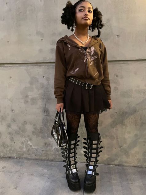 @her6ody Punk Style Black Women, Afro Alternative Fashion, Black Alternative Fashion, Black Goth Fashion, Alt Black Outfits, Black Alt Fashion, Punk Fashion Black Women, Black Alt Outfits, Black Alternative Girl Outfit