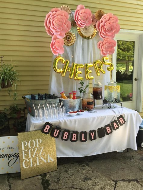 Lee's Bridal Shower: Pink and gold mimosa bar with DIY paper flowers and bubbly bar banner! Bridal Brunch Food, Mojito Bar, Brunch Decor, Bubbly Bar, Champagne Brunch, Vegan Brunch, Champagne Bar, Baby Shower Brunch, Bridal Shower Food