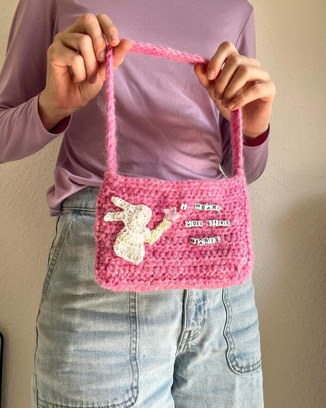 🎶I heard you like magic, I got a wand and a rabbit🎶 I‘m soooo obsessed with Chappell Roans music rn aaaaaaah 💗 #crochet #crochetpurse #crochetbag #queer #chappellroan #embroidery #beads #redwinesupernova Chappell Roan Crochet, Crochet Music, Knitted Stuff, Music Bag, Embroidery Beads, Chappell Roan, Custom Crochet, Crochet Videos, Crochet Purses