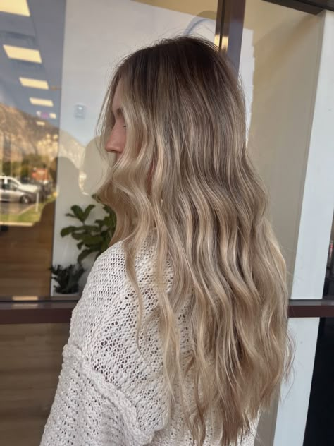 Soft Balayage Bronde, Brown Root With Blonde Highlights, Dark Blonde Hair With Lowlights Brown, Blend Brown Roots Into Blonde, Rooted Dark Blonde, Dimensional Blonde Highlights On Brown Hair, Hand Painted Blonde Balayage, Blonde With Light Brown Roots, Blonde Hair W Dark Roots