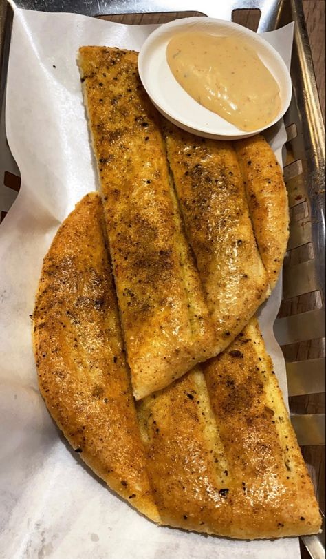 garlic bread Garlic Bread Snapchat Story, Garlic Bread Snapchat, Garlic Bread Snap, Indian Fast Food, Junk Food Snacks, Snapchat Story, Food Babe, Delicacy Food, Food Therapy