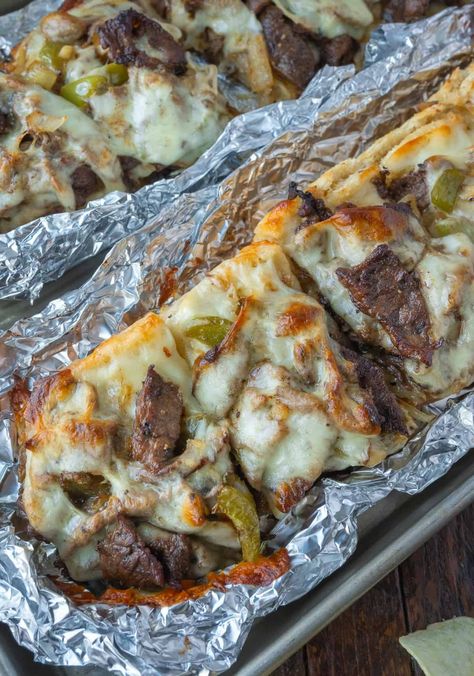 Philly Cheesesteak Pizza, Philly Cheese Steak Pizza, Philly Cheese Steak Sloppy Joes, Cheese Steak Sloppy Joes, Cheesesteak Pizza, Restaurant Hacks, April Recipes, Bubble Up Pizza, Bread Boats