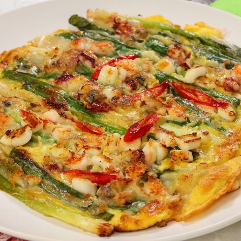 Haemul Pajeon, Korean Seafood Pancake, Vegetable Pancake, Maangchi Recipes, Kimchi Bokkeumbap, Seafood Pancake, Green Onion Pancake, Onion Pancake, Korean Pancake