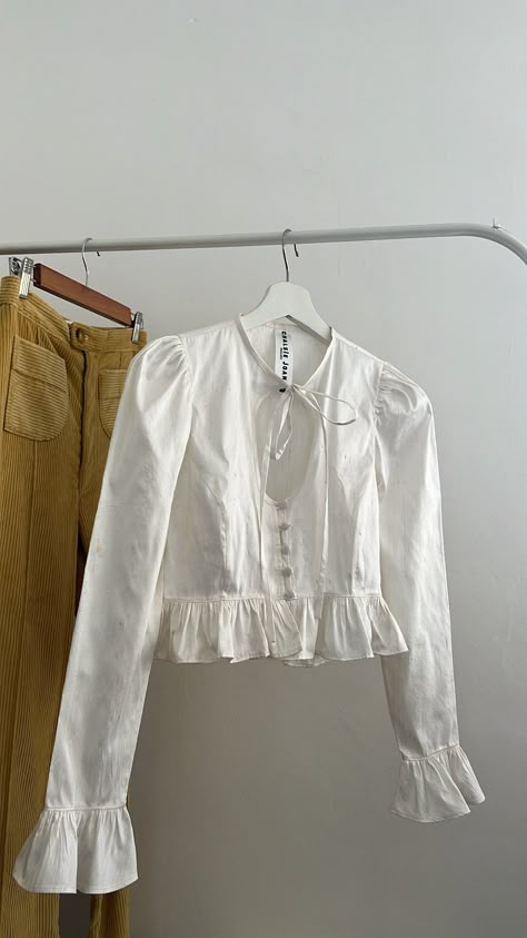 Poet Blouse Aesthetic, Fall Dress 2023, Interesting Blouses, Blouse Aesthetic, White Blouse Outfit, White Blouses, Tie Collar, Summer Blouse, Ivory Silk