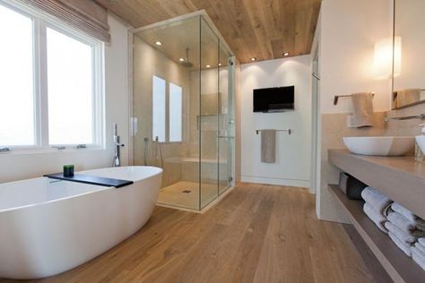 Beautiful cabin on the shores of Lake Okanagan Large Bathroom Design, Contemporary Bathroom Designs, Bad Inspiration, Decor Baie, Bathroom Tile Designs, Wooden Bathroom, Large Bathrooms, Contemporary Bathrooms, Bathroom Designs