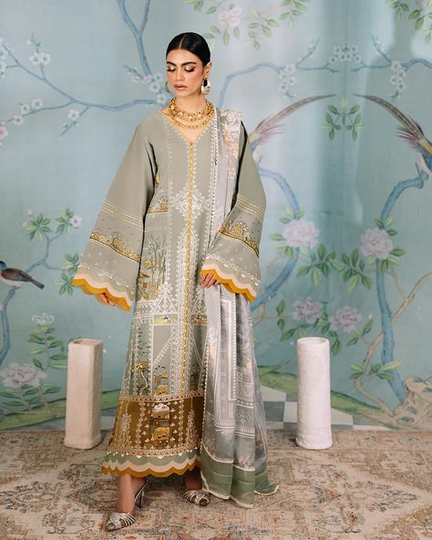 #EIDSALE 🌙 Express Shipping Available‼️ Shop best-selling collections now from laam.pk 🤩 👗: Bin Ilyas, Farah Talib Aziz 🚀Flat PKR 7500 shipping to USA, Australia & UK. 🛬Flat PKR 5,000 Shipping to Saudi Arabia (KSA) ✈️Free Shipping Across UAE 🛍️ Tap the link in bio to shop now! @laamofficial @laambasics @laam_kids @laam_couture @laam_modestwear @laamloves @lifeatlaam Grey Dupatta, Nishat Linen, White Shawl, Embroidered Suit, Unstitched Dress Material, Jacquard Shirt, Embroidered Sleeves, Suit Fabric, Silk Dupatta