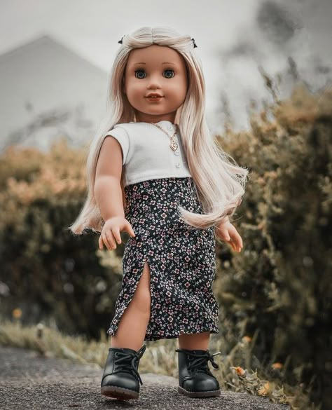 American Girl Dolls Aesthetic, Ag Doll Hairstyles, American Girl Storage, Doll Photography Ideas, New American Girl Doll, American Girl Doll Outfits, Doll Outfit Ideas, All American Girl Dolls, Doll Hairstyles