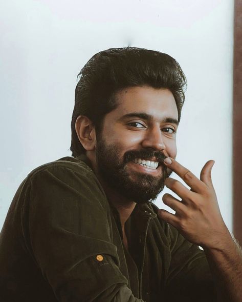 Nivin Pauly, Short Hair With Beard, Im Waiting, South Hero, New Movie Images, Allu Arjun Wallpapers, Malayalam Movies, Dp Collection, Old Movie Posters