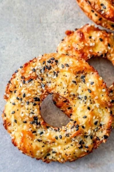 16 Low-Carb Snack Recipes That Are Totally Keto-Friendly Keto Bagel, Glutenfri Baking, Bagels Recipe, Keto Bagels, Low Carb Snack, Resep Diet, Bagel Recipe, Low Carb Eating, God Mat