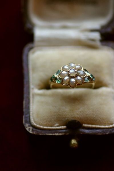 Kay Jewelry, Girly Jewelry, Dream Jewelry, Jewelry Inspo, Antique Jewellery, Gold Jewelry Fashion, Pretty Jewellery, Emerald Ring, Vintage Jewellery