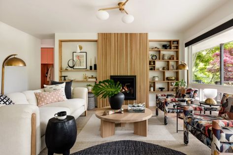 How to Add Color to a Midcentury Modern Home | Seattle Met Retro Style Interior Design, Ann Sacks Tile Backsplash, Maximalist Apartment, Seattle Interior Design, Black Friday Furniture, Modern Remodel, Parsons Chairs, Pretty Room, Interior Design Companies