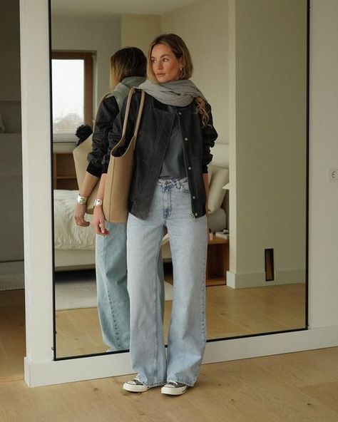 Anouk Yve on Instagram: "3 (denim) in a row @myessentialwardrobeofficial" Loose Jeans Outfit, Anouk Yve, Zara Denim Jacket, Capsule Wardrobe Women, Jeans Outfit Spring, Look Jean, Jean Jacket Outfits, Capsule Wardrobe Outfits, Jeans Outfit Summer