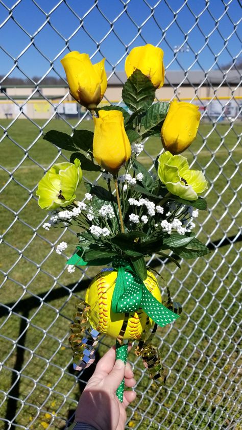 Flower arrangement for Senior Softball Players. #softball #softballgift #softballseniornight #softballsrnight #yellowroses #flowerbouquet #flowerarrangement #softballcrafts Softball Flower Arrangements, Softball Senior Night Gifts Basket, Senior Gift Ideas High School Sports Softball, Softball Gifts For Seniors, Senior Day Softball Ideas, Softball Shadow Box Ideas, Senior Softball Night Ideas, 8th Grade Softball Night Gifts, Softball Senior Gifts