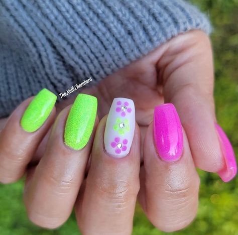 A little sweet, a little sour 🍏 📸 @the.nail.chambers It Must Be Italian, Sour Apple + Blanc KDipbyKAli.etsy.com #dipnails #springnails #summernails #dippowder #etsynails #etsy #kdipbykali Dip Powder, Spring Nails, Summer Nails, Nails, Quick Saves