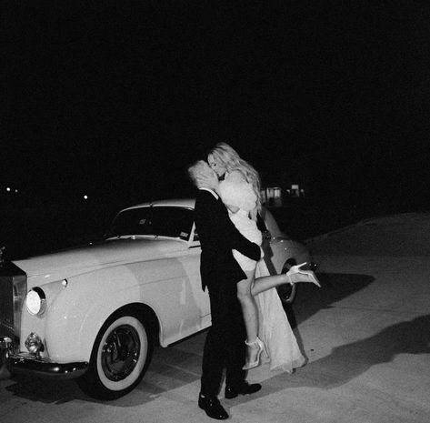 Old Car Wedding Photos, Old Car Engagement Photos, Classic Car Engagement Photos, 1920s Engagement Photos, Couple Car Poses, Vintage Car Engagement Photos, Engagement Shoot Photos, Car Engagement Photos, Vintage Romantic Wedding