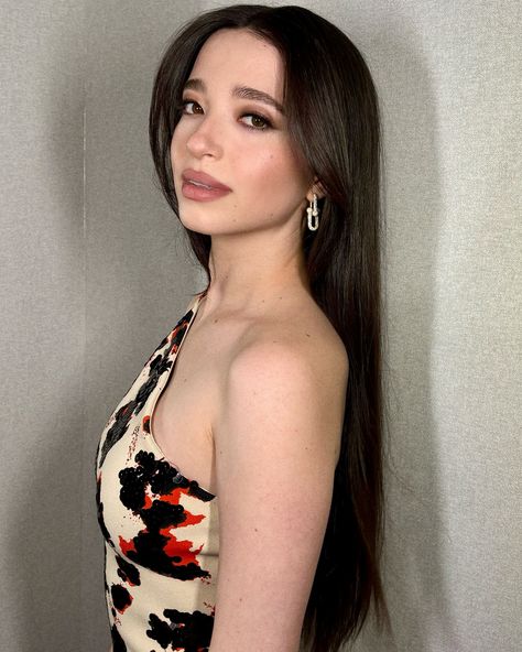 Mikey Madison Icons, Mikey Maddison, Mickey Madison, Mikey Madison, Female Celebrity Crush, Girlfriend Goals, Pose References, Wild Woman, Girl Sketch