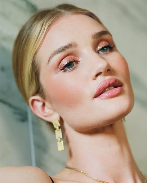 Rosie Whiteley, Rose Huntington, Rosie Huntington Whitley, Rosie Huntington Whitely, Rosie Huntington Whiteley Style, Red Carpet Makeup, Rosie Hw, Fresh Makeup, Beauty Make-up