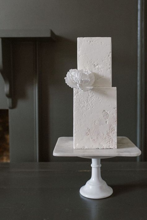 Wedding Cake Square, Wedding Cake Minimalist, Minimalist Wedding Cake, Cake Minimalist, Square Wedding Cake, Wedding Cake Centerpieces, Textured Wedding Cakes, Contemporary Wedding Cakes, Wedding Cake Options