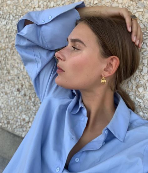 Easy Outfit Ideas — Hoop Earrings and Blue Button-Down Shirt Blue Oxford Shirt Outfit Women, Blue Button Down Shirt Outfit, Oxford Shirt Outfit, Dress Shirt Outfit, Outfit Ideas Midsize, Easy Outfit Ideas, Blue Oxford Shirt, Don't Know What To Wear, Black Birkenstock