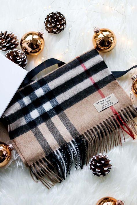 Burberry Fashion, Check Scarf Outfit, Burberry Scarf Outfit Winter, Burberry Scarf Outfit Aesthetic, Luxury Winter Scarves For Women, Winter Scarf Burberry, Butberry Scarf, Burberry Makeup, Lux Fashion