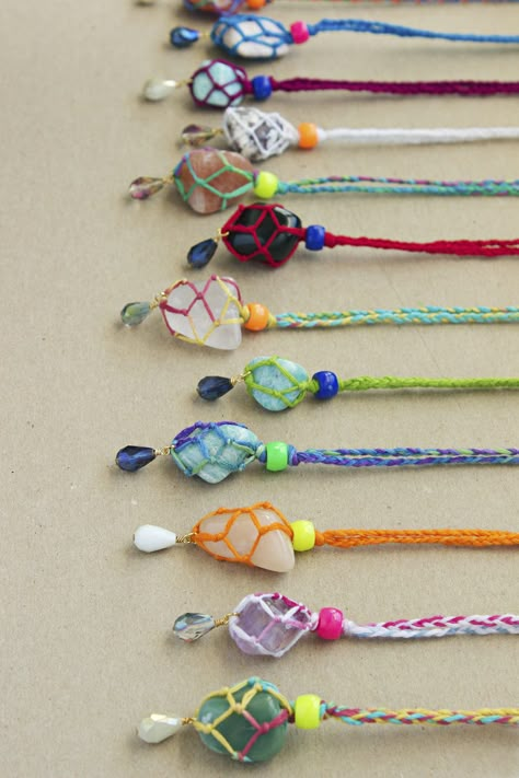 Quiet Lion Creations by Allison Beth Cooling: ecuador necklaces +diy Diy Necklace Kids, Gemstone Necklace Diy, Necklaces Diy, Creative Necklace, Handmade Charlotte, Diy Collier, Diy Necklaces, Rainbow Gemstones, Gemstone Necklaces