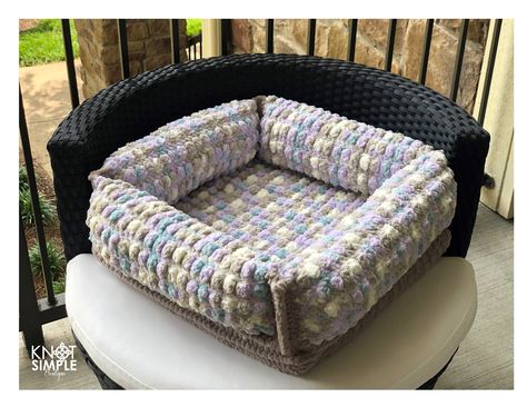 Crochet Dog Bed, Luxury Dog Bed, Modern Cat Bed, Crochet Cat Bed, Dog Bed Modern, Bed Luxury, Bernat Blanket, Bed Dog, Bed Modern