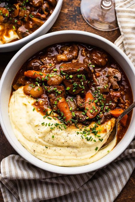 Beef Bourguignon Recipe, Idee Pasto, Beef Bourguignon, Tender Beef, Wine Sauce, حلويات صحية, Think Food, Fall Dinner, Deilig Mat