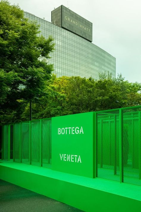 Bottega Veneta has created a maze in Seoul | Bottega veneta, Bottega, Installation art Experiential Design, Grand Hyatt, Luxury Marketing, Pop Up Store, Experiential, Green Aesthetic, Retail Design, Visual Merchandising, Exhibition Design