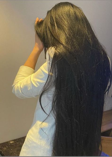 Pin by zaid on Cabello in 2022 | Long hair styles, Long hair pictures, Long silky hair Models 90s Supermodels, Models Outfits, Long Shiny Hair, Long Hair Images, Extremely Long Hair, Models 90s, Long Silky Hair, Long Hair Pictures, 90s Supermodels