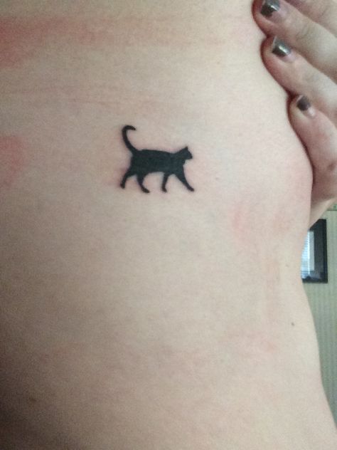 Simple, small cat tattoo Black Cat Small Tattoo, Dainty Black Cat Tattoo, Black Cat Fine Line Tattoo, Small Black Cat Tattoo Simple, 2 Cats Tattoo Simple, Subtle Cat Tattoo, Tiny Tattoos Cat, Tattoos For Your Cat, Small Cat Tattoo Simple