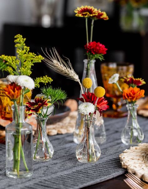 Fall Flower Centerpieces, Bud Vases Wedding, Bud Vase Centerpiece, Fall Floral Centerpieces, Flower Table Decorations, Rehearsal Dinner Decorations, Thanksgiving Floral, Thanksgiving Flowers, Fall Table Centerpieces