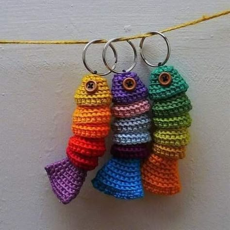 Crochet Bass Fish, Keychain Design Ideas, Crochet Medallion, Crochet Fish Patterns, Thick Crochet, Fish Keychain, Crochet Fish, Crochet Stitches Guide, Bass Fish