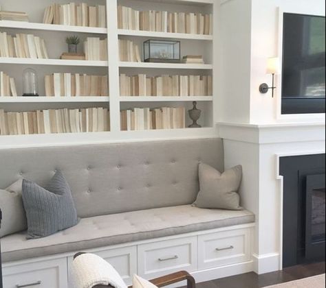 Friday Favorites: Built-ins and Bookshelves Bookshelves Fireplace, Built In Bookshelves, Built In Around Fireplace, Fireplace Seating, Built In Shelves Living Room, Living Room Built Ins, Living Tv, Fireplace Built Ins, Built In Seating