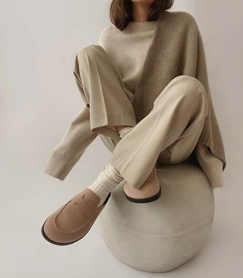 Comfortable — MODEDAMOUR Hermes Go Mule Outfit, Hermes Mules Outfit, Hermes Outfit, Mule Outfit, Mules Outfit, Lots Of Clothes, Leather Sweater, College Wardrobe, Casual Luxe