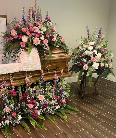 Casket Flowers Arrangements, Tombstone Flowers, Florist Ideas, Sympathy Floral, Casket Spray, Casket Flowers, Sympathy Arrangements, Casket Sprays, Large Flower Arrangements