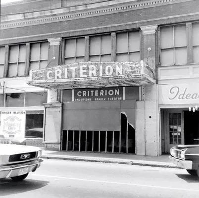 Nashville Grand Ole Opry, Hopalong Cassidy, 1920s Photos, Fountain Drink, Anderson Sc, New Cinema, Large Crowd, Wrecking Ball, Grand Ole Opry