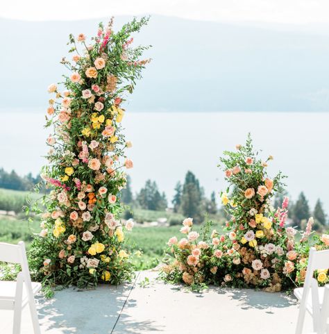 Floral Arch Decoration, Wedding Flower Tower, Wedding Floral Arch Outdoor, Flower Towers Wedding, Flower Tower Wedding, Orange Flower Garland, Floral Columns, Catering Decor, Ceremony Arches