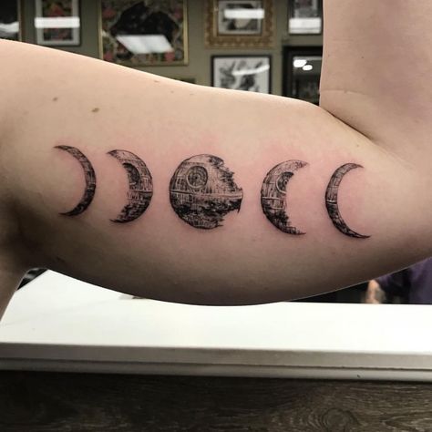 Kid Name Tattoos, Women Tattoo For Men, Tattoo Designs Chest, Tattoo Designs Dragon, Sith Tattoo, Tattoos Moon, Planet Tattoo, Small Star Tattoos, Tattoos Infinity