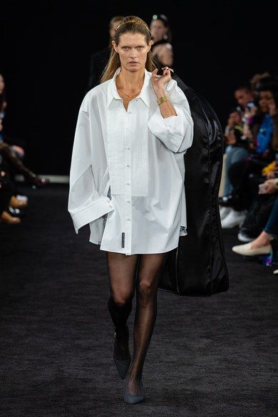 Oversized White Shirt, Fashion Show Collection, White Fashion, Sport Fashion, Alexander Wang, Look Fashion, New York Fashion, White Shirt, Runway Fashion