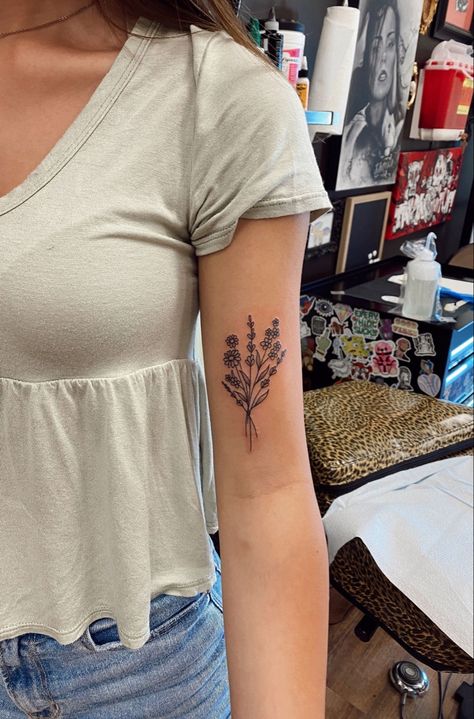 Flower Tattoo Front Of Arm, Bicep Bouquet Tattoo, Tattoo Ideas Bicep Women, Bicep Tattoo Flower, Dainty Bicep Tattoo, Inside Of Bicep Tattoo Women, Tattoos On Bicep Women, Bicep Flower Tattoo Women, Woman Bicep Tattoo