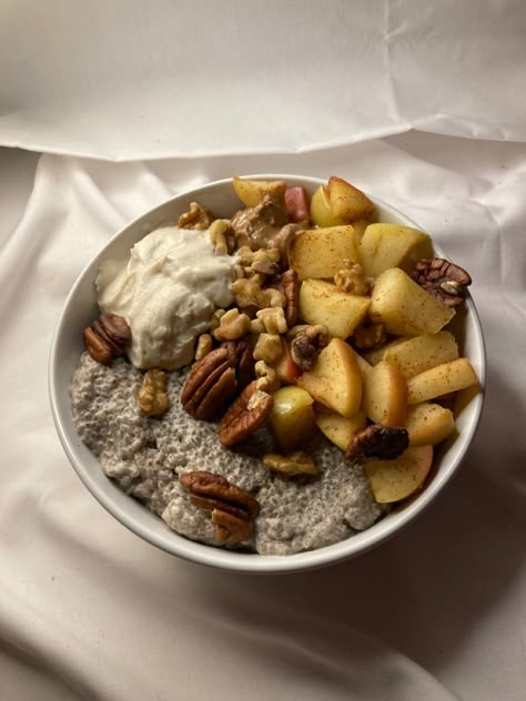 Cinnamon Chia Seed Pudding, Cinnamon Chia Pudding, Apple Chia Pudding, Chia Bowl, Chia Pudding Recipe, Chia Seed Pudding, Pudding Recipe, Apple Cinnamon, Pumpkin Pie Spice