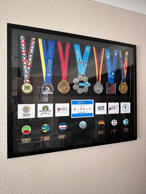 Medal Decoration Ideas, Aesthetic Medal Display, Medal Displays, Medal Board, Track Medal Display Ideas, Sports Medal Display Ideas, Marathon Vision Board, Trophy And Medal Display Ideas, Medals Display Ideas