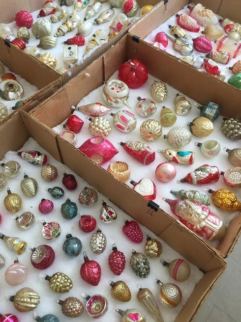 Vintage Christmas Toys, Chirstmas Decor, Kitty Litter, Antique Christmas Ornaments, Old Christmas, Shiny Brite, Old Fashioned Christmas, Antique Christmas, Amazing Ideas