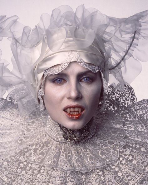 Sadie Frost as Lucy in Bram Stoker's Dracula (1992) Bram Stoker's Dracula Lucy, Lucy Westenra, Dracula 1992, Sadie Frost, Lady Sif, Nights In White Satin, Patti Lupone, Female Vampire, Vampire Movies