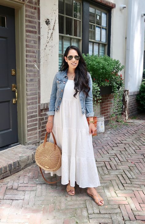 favorite-neutral-white-dress-summer-outfit-ideas Maxi Dress Converse Outfits, Casual White Dress Long, Petite Maxi Dress Summer, Long White Skirt Outfit Summer, White Maxi Dress Outfit, White Maxi Dress Summer, Midsize Outfit, White Dress Outfit, Gaun Fashion