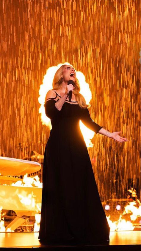 Skyfall Aesthetic Adele, Adele Wallpaper Aesthetic, Adele Singing, Adele Performing, Adele Fashion, Concert Weekend, Adele Aesthetic, Adele Skyfall, Singing Aesthetic