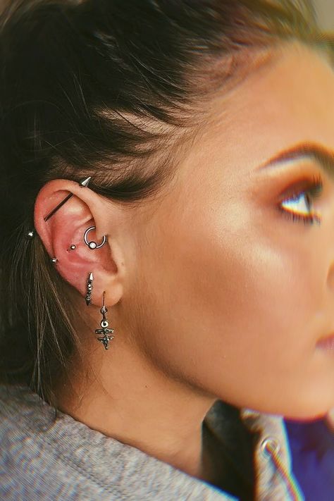 Industrial Piercing Idea Piercings That Go With Industrial, Industrial Piercing Inspiration, Ear Styling With Industrial, Unique Piercing, Guys Ear Piercings, Unique Ear Piercings, Ear Peircings, Industrial Piercing Jewelry, Piercing Chart