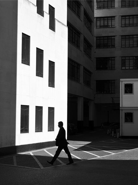 Geometrix: Photographer seeks out light and shadow in London's dark spaces | Creative Boom Light And Shadow Photography, London Architecture, Shadow Photography, London Photographer, Illustration Photo, Photography Challenge, London Street, Black White Photos, Abstract Photography